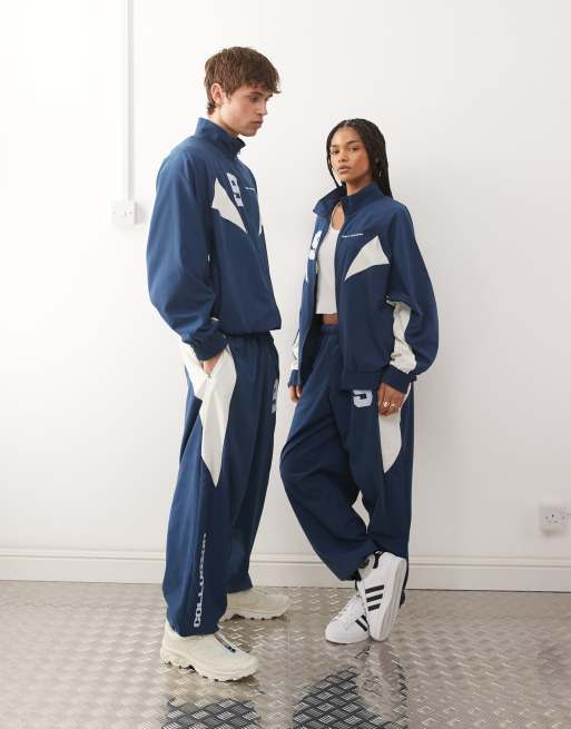 COLLUSION Unisex - Top sportivo in nylon blu con grafica in coordinato, 2 di 4
