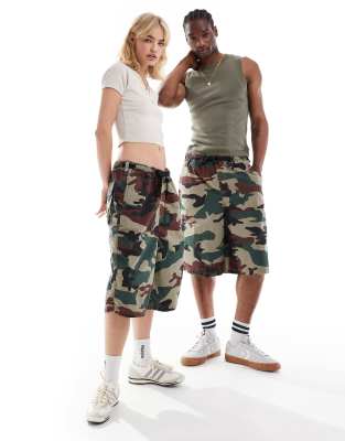 Unisex washed camo longline shorts-Multi