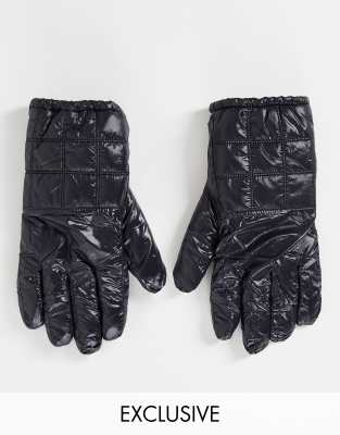 COLLUSION Unisex wet look padded gloves in black