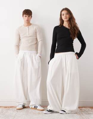 COLLUSION Unisex XL balloon pants with linen in white