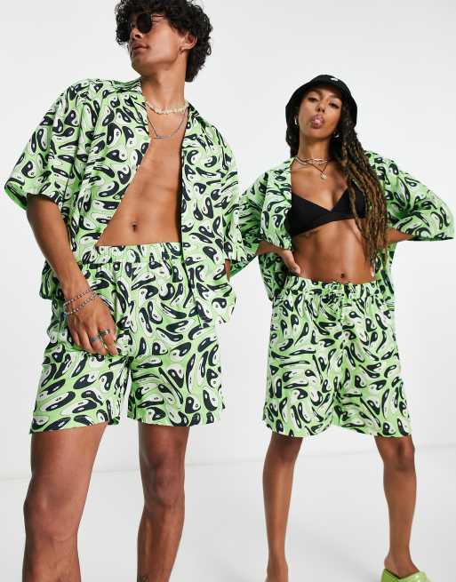 COLLUSION Unisex yin yang print beach short co ord in green, 4 of 4