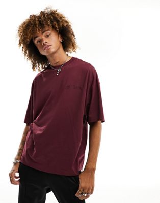 COLLUSION Varsity embroidery skate t-shirt in burgundy