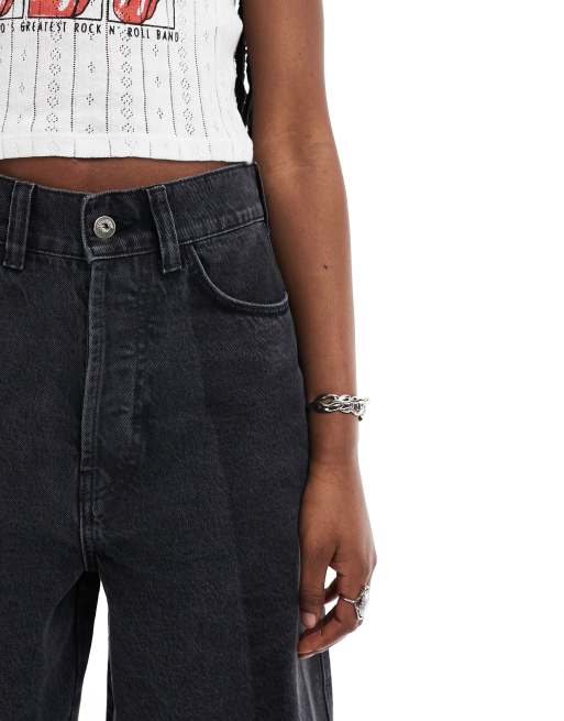 COLLUSION - Vaskede sorte skater-jorts med patchwork-design i denim, 2 af 4