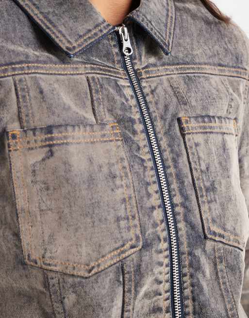 COLLUSION - Veste ajustée en jean avec détails floqués et coutures contrastantes - Gris délavé, 3 de 4