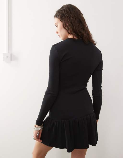 COLLUSION - Vestito corto in maglia serafino nero con vita scesa, 4 di 4