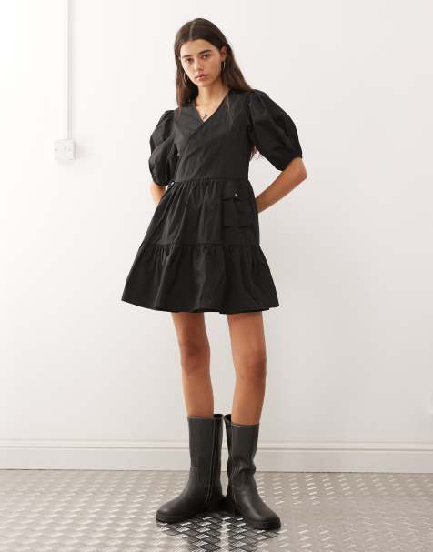 COLLUSION - Vestito corto stile grembiule in nylon nero con tasca - view 1
