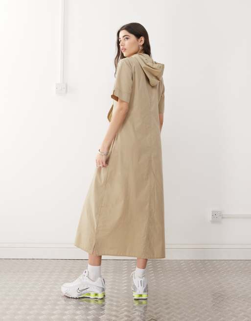 COLLUSION - Vestito lungo svasato color pietra con cappuccio stile sportivo, 2 di 4