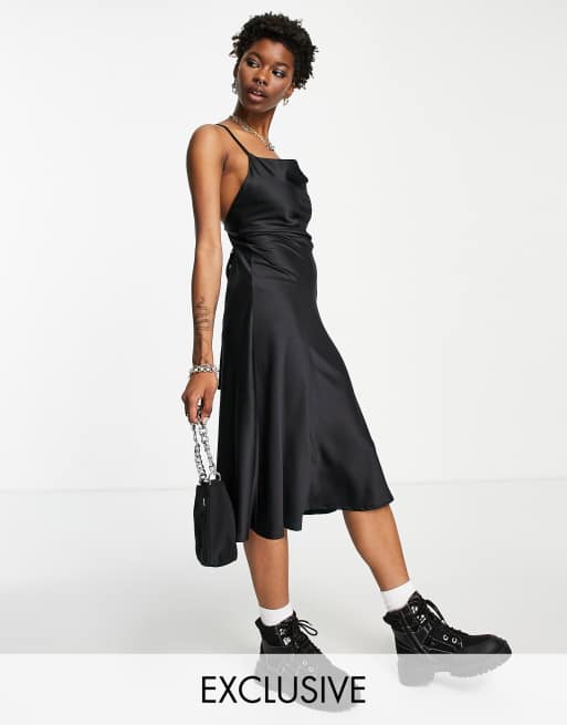 COLLUSION - Vestito sottoveste midi con schiena scoperta in raso nero