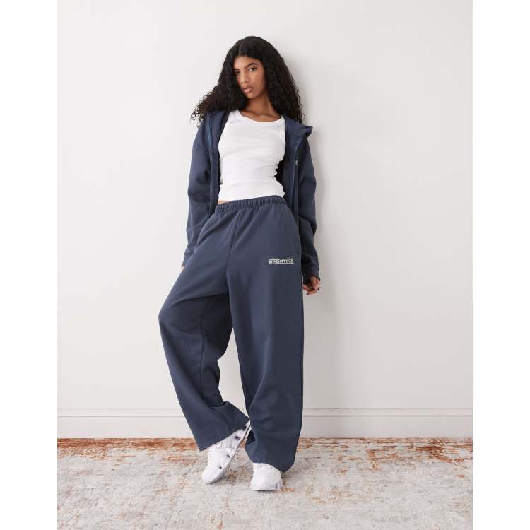 209485847-1-navy?$n_750w$&wid=