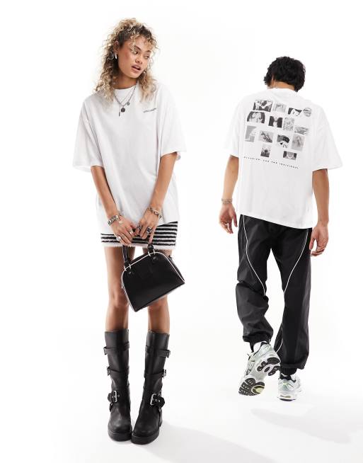 COLLUSION – Vit t-shirt i unisex-modell med fotokollage-tryck