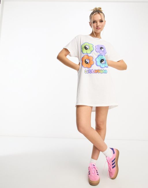 COLLUSION – Vit t-shirtklänning med blomtryck 
