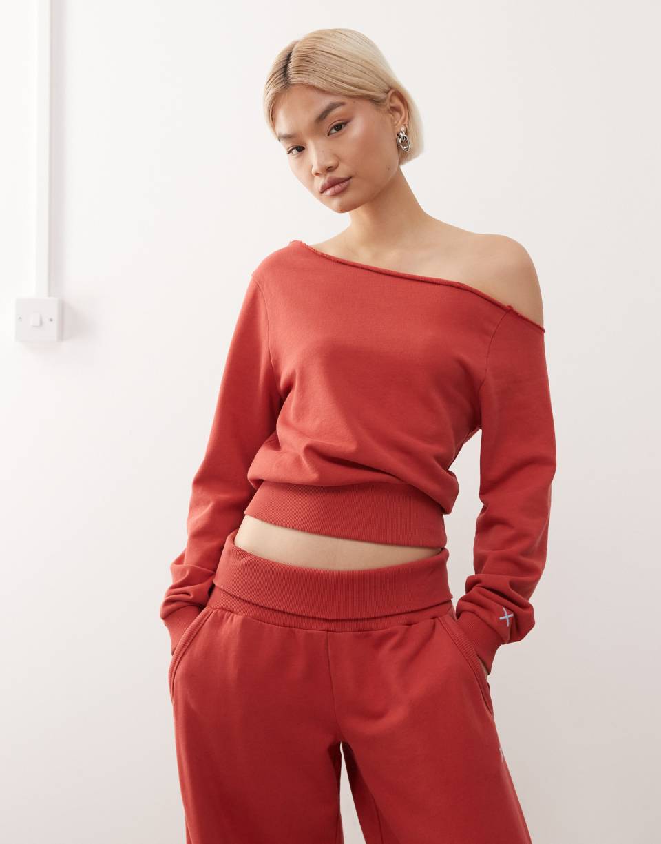 Washed off-shoulder sweatshirt