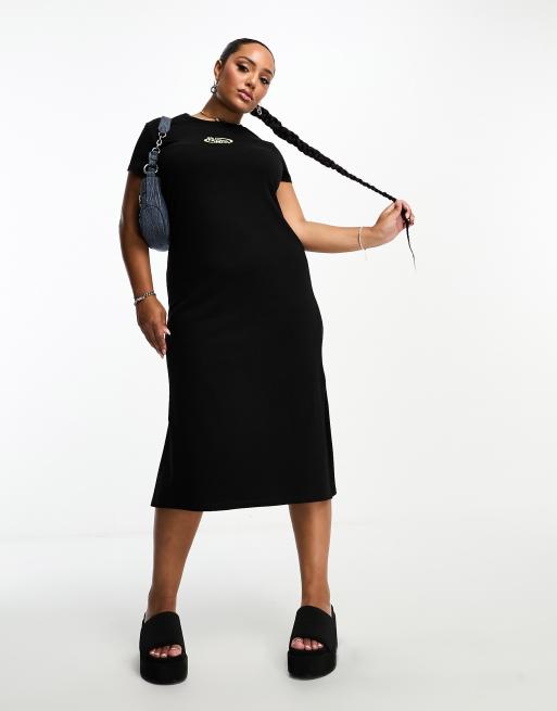 COLLUSION X TAMMY Plus – Wadenlanges T-Shirt-Kleid in Schwarz