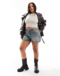 [Collusion] COLLUSION X001 Plus mom shorts in midwash blue 28 L30 Mid wash blue