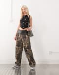 [Collusion] COLLUSION X002 baggy jeans in tree camo print-Multi W32 Camo print