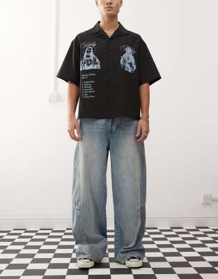 X002 baggy jeans with seamed details in lightwash blue