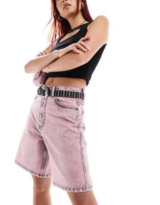 X002 bermuda shorts in pink acid wash