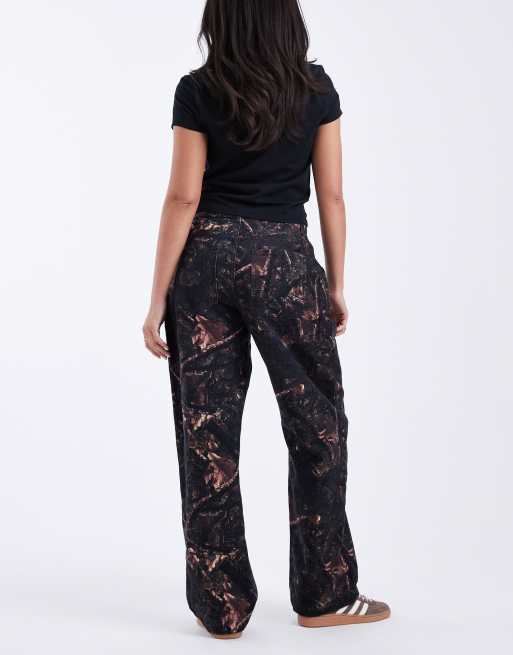 COLLUSION - x002 - Jeans ampi con stampa mimetica ispirata agli alberi, 3 di 5