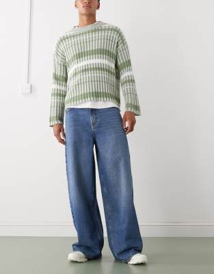 X003 - Jeans in Mittelblau mit weitem Bein und mittelhohem Bund Blau W28 L30