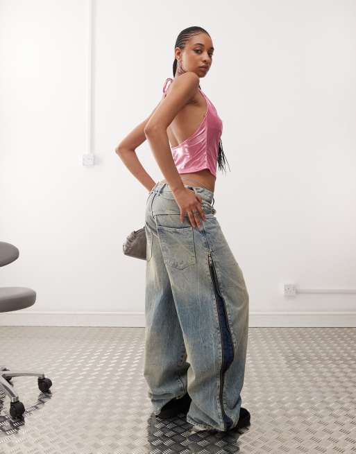 COLLUSION – X003 – Jeans in verwaschenem Mittelblau mit mittelhohem Bund, weitem Bein und seitlichen Reißverschlüssen