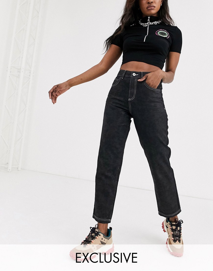 COLLUSION x005 - Jeans met coating en rechte pijpen in zwart