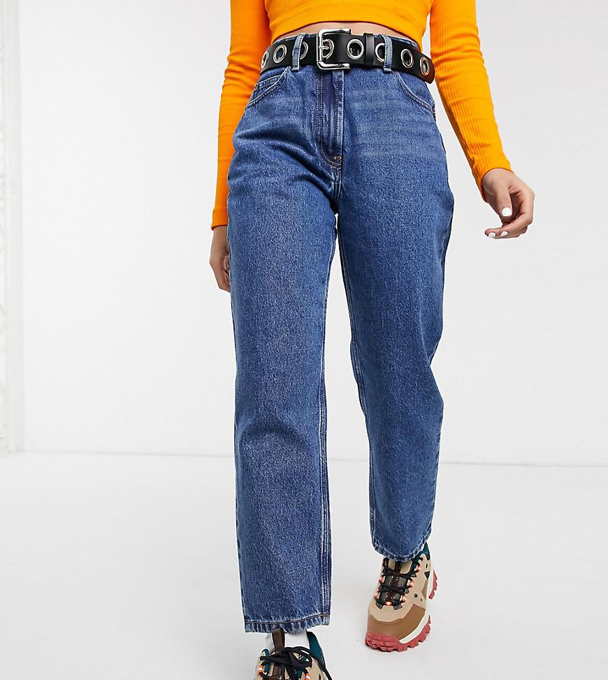 COLLUSION - x006 - Petite - Mom jeans met donkere stone wassing in blauw
