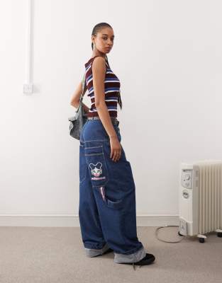 X008 Skater jeans in midwash with embroidery-Blue