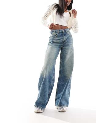 x013 mid rise wide leg jeans in midwash-Blue