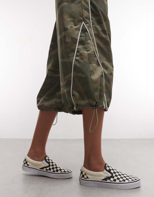 COLLUSION XL Baggy-Longline-Nylon-Shorts im Military-Muster, 4 von 5