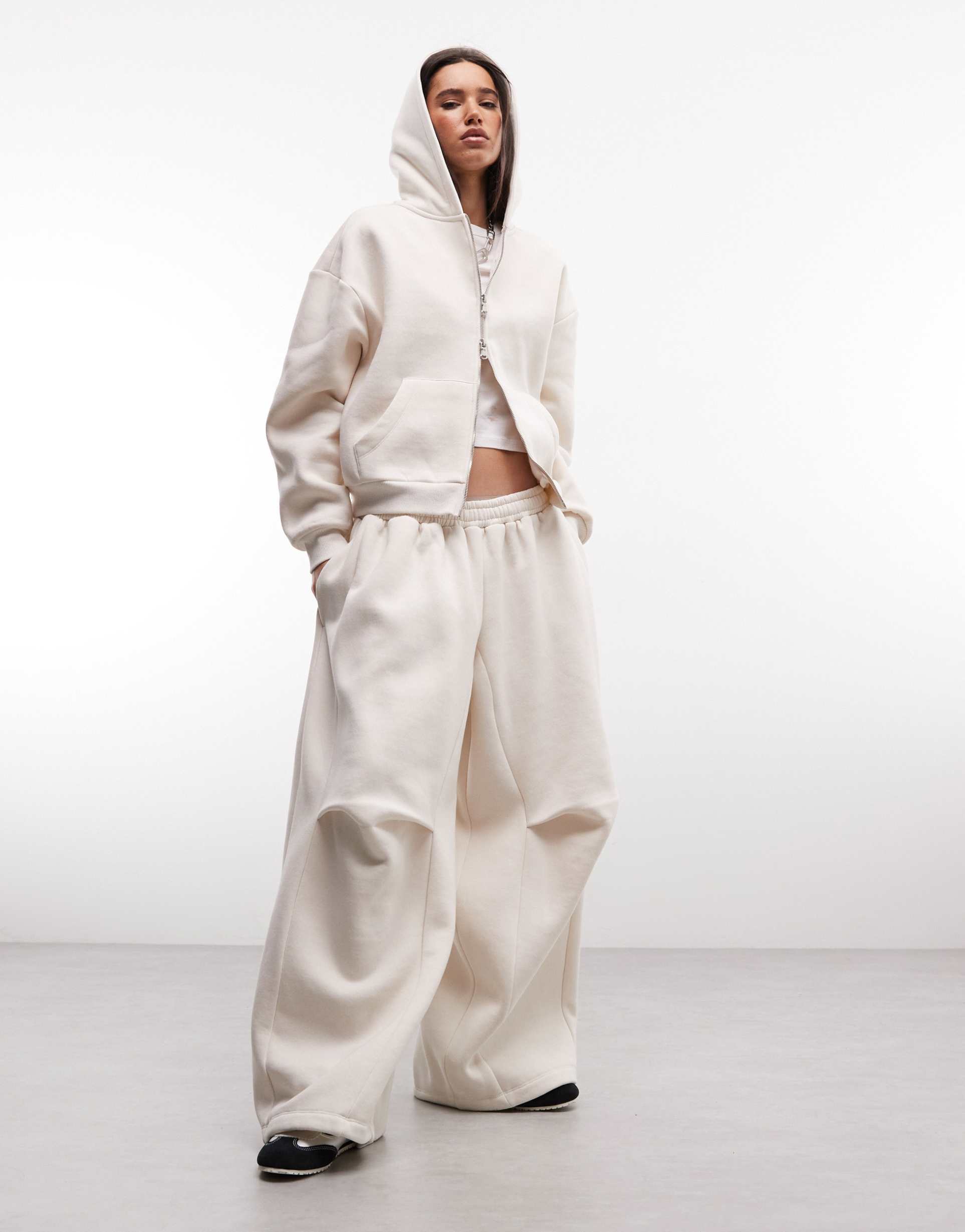 collusion xl baggy sweatpants in ivory