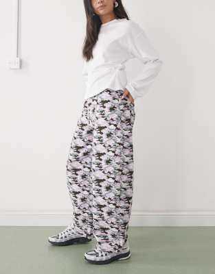 Collusion Xl Balloon Jeans In Pink