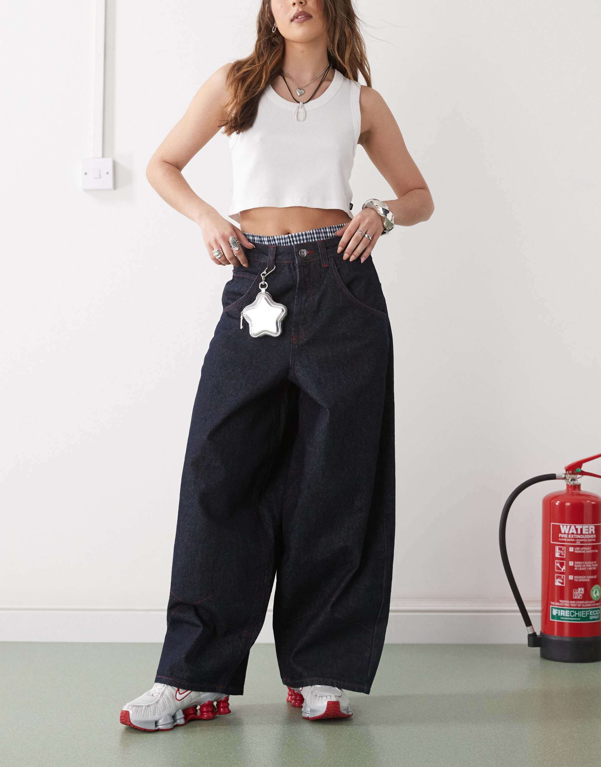 collusion xl balloon jeans in rinse wash in navy