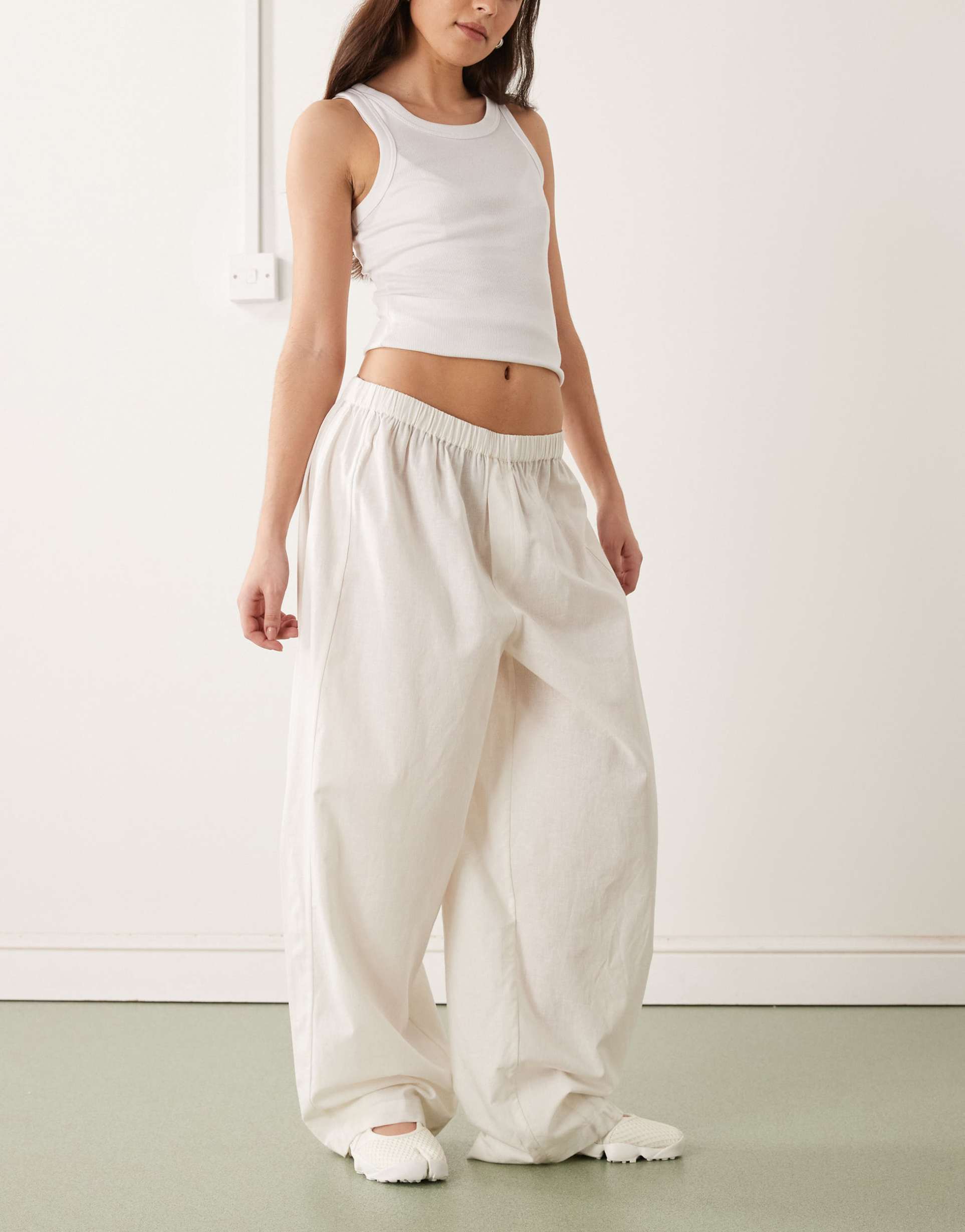 collusion xl balloon pants with linen in white