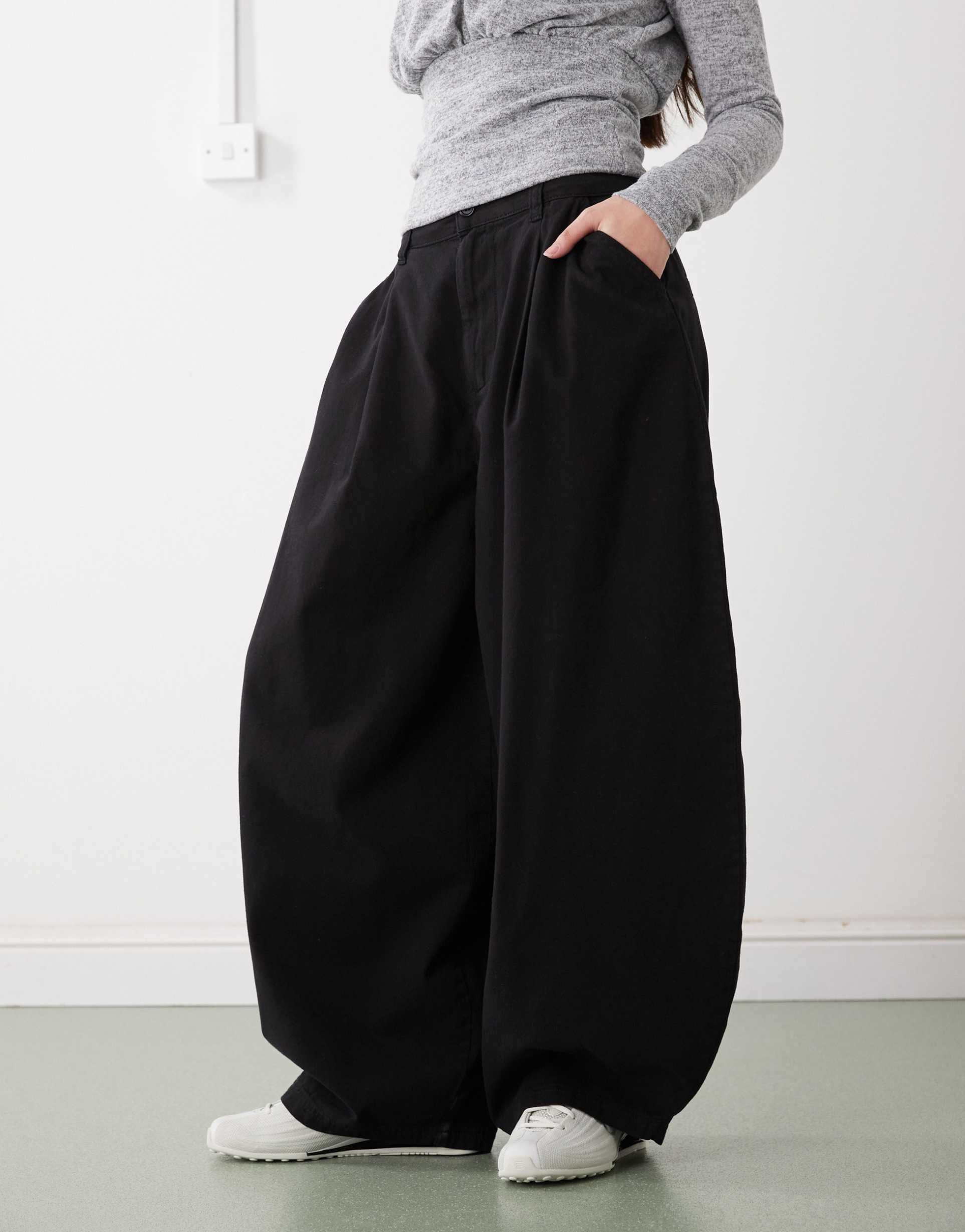 collusion xl balloon pants with pleats in black