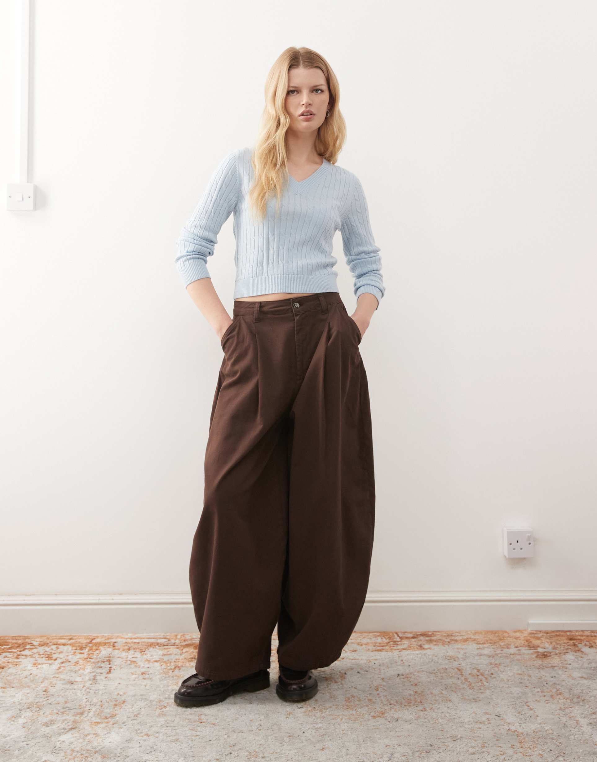 collusion xl balloon pleated pants in chocolate