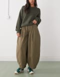 [Collusion] COLLUSION XL balloon pleated pants in khaki green W24 KHAKI