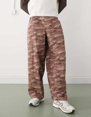 Collusion COLLUSION XL balloon trousers in camo print-Green