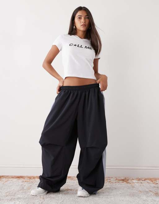 COLLUSION – XL – Weite Jogginghose aus Nylon mit Einsätzen, 2 von 5