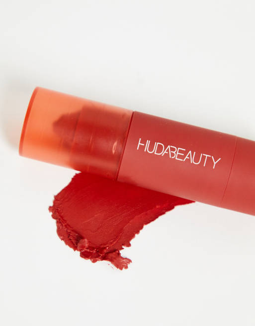 Colorete en barra Cheeky Tint de Huda Beauty: Tono Rebel Red, 4 de 4
