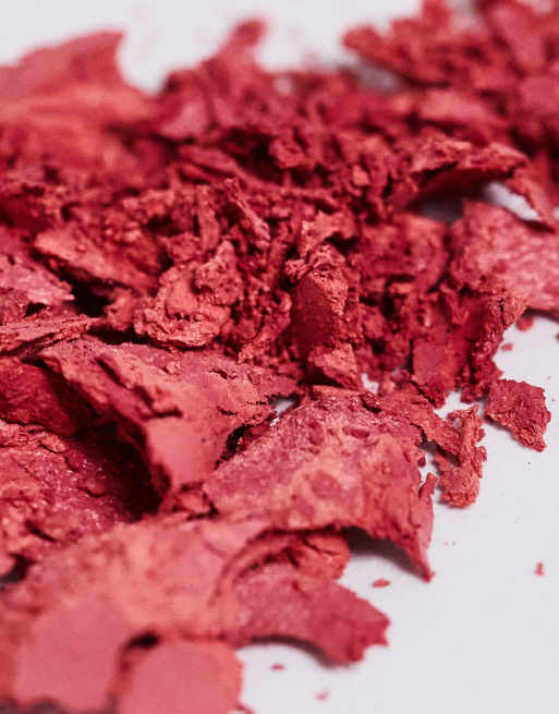 Colorete en polvo GloWish Cheeky de Huda Beauty: Tono Caring Coral, 4 de 4