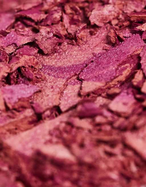 Colorete en polvo GloWish Cheeky de Huda Beauty: Tono Charming Cherry