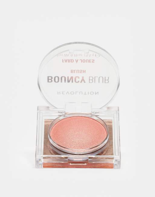 Colorete rosa melocotón Bouncy Blur de Revolution: Tono Light As A Cloud