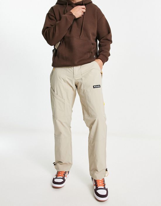 https://images.asos-media.com/products/columbia-ballistic-ridge-isulated-cargo-pants-in-stone/203783030-1-stone?$n_550w$&wid=550&fit=constrain