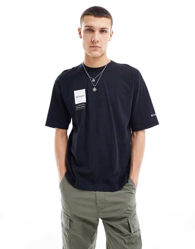 Columbia - barton springs ii oversized t-shirt in black exclusive at asos