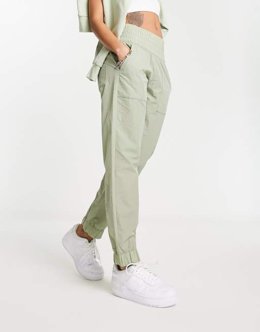 Columbia Corkspin cargo joggers in khaki exclusive to ASOS