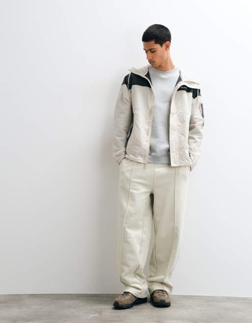 Columbia Challenger II windbreaker in beige, 3 of 5