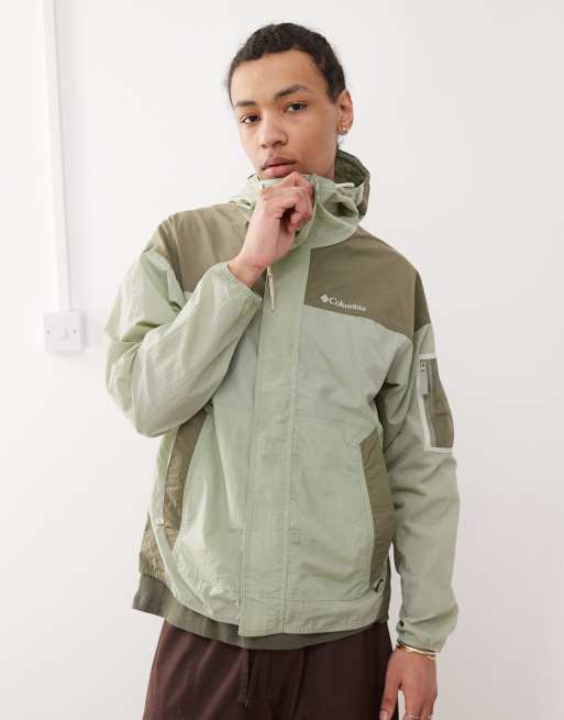 Columbia Challenger II windbreaker in green, 2 of 4