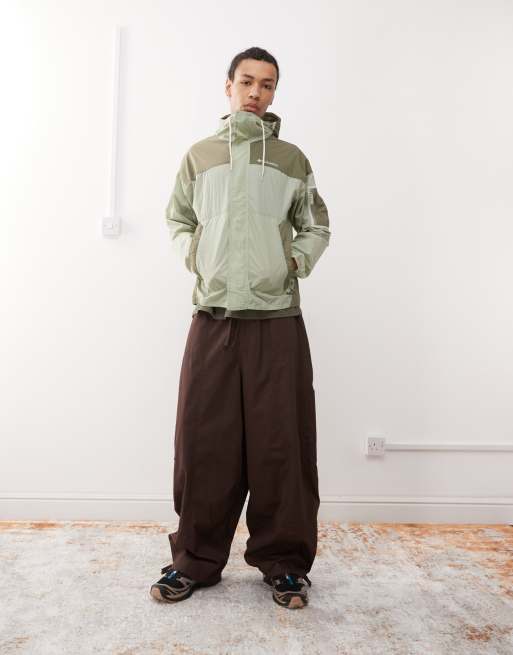 Columbia Challenger II windbreaker in green, 3 of 4
