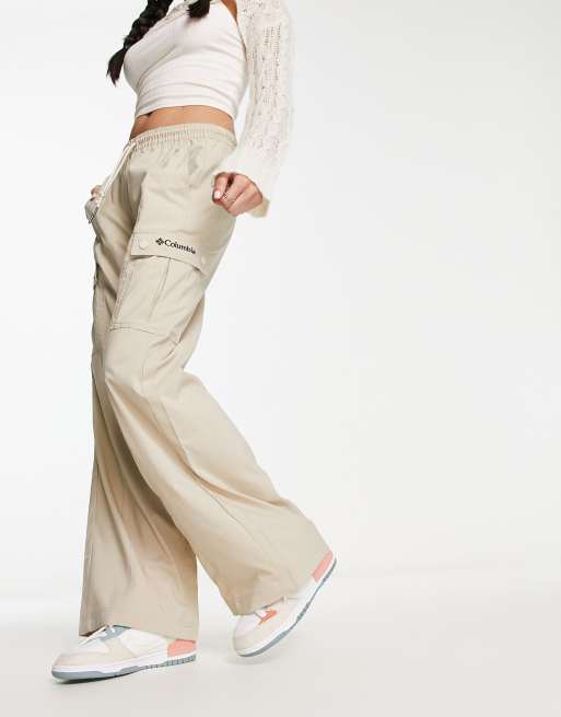 Columbia – Cleetwood Cove – Fossilbeige mjukisbyxor i cargostil och oversize, exklusivt hos ASOS 