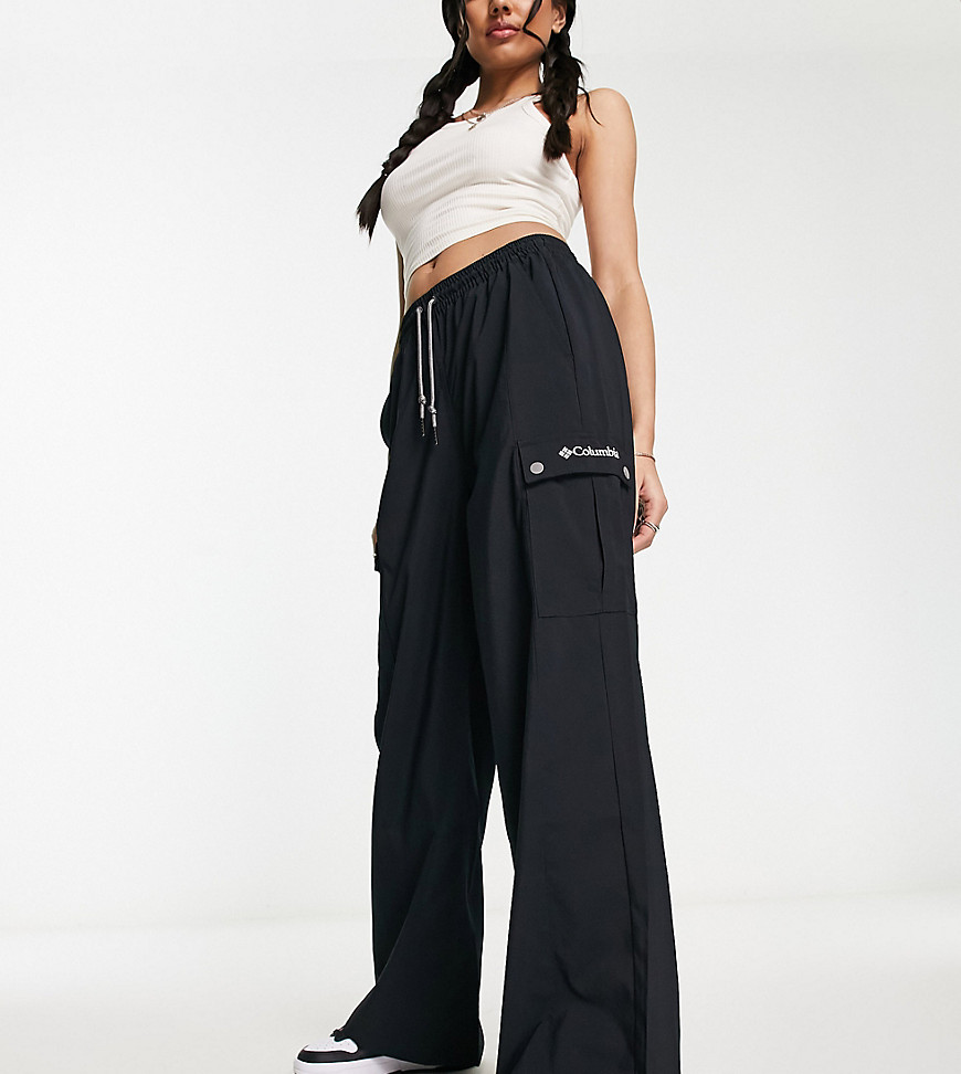 Columbia Cleetwood Cove oversized cargo jogger in black exclusive to ASOS